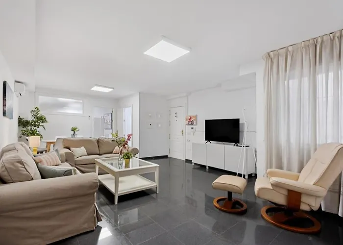Amplio Piso En Atarazanas Málaga